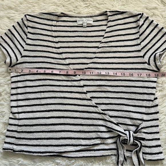 Madewell Texture & Thread Short-Sleeve Wrap Top in Stripe Black White S - Picture 11 of 12